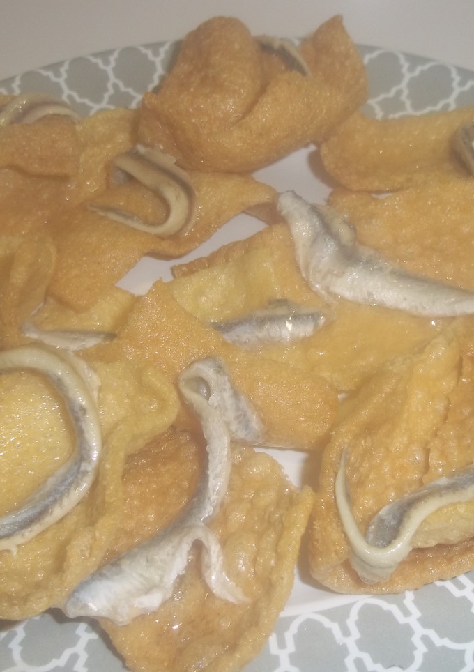 Una foto de Boquerones en vinagre entre las olas