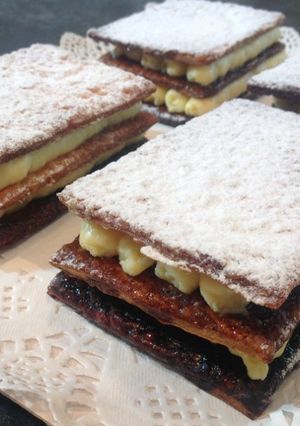 Una foto de Milhojas de hojaldre y crema pastelera