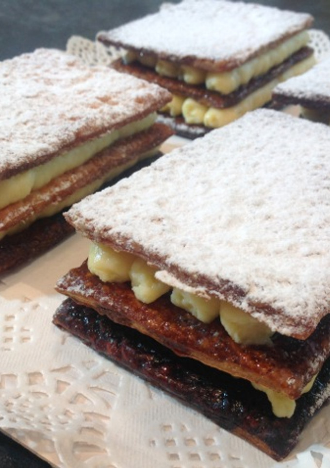 Una foto de Milhojas de hojaldre y crema pastelera