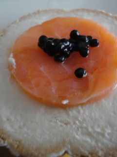 Una foto de Canapés de salmón y crema agria