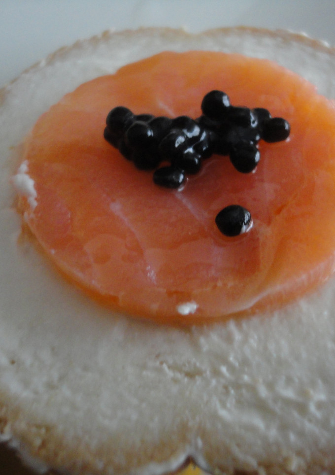 Una foto de Canapés de salmón y crema agria