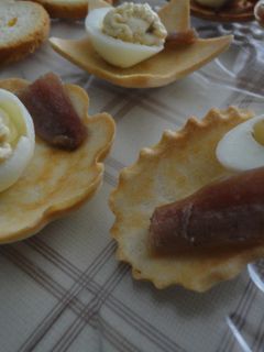Una foto de Crujiletas de codorniz y anchoas