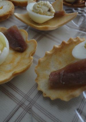 Una foto de Crujiletas de codorniz y anchoas