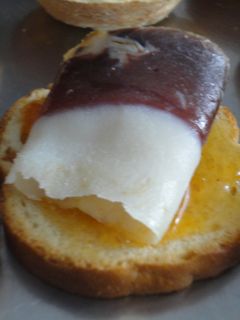 Una foto de Tostas de jamón de pato y mermelada