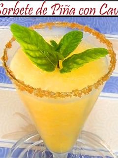 Una foto de Sorbete de piña con cava