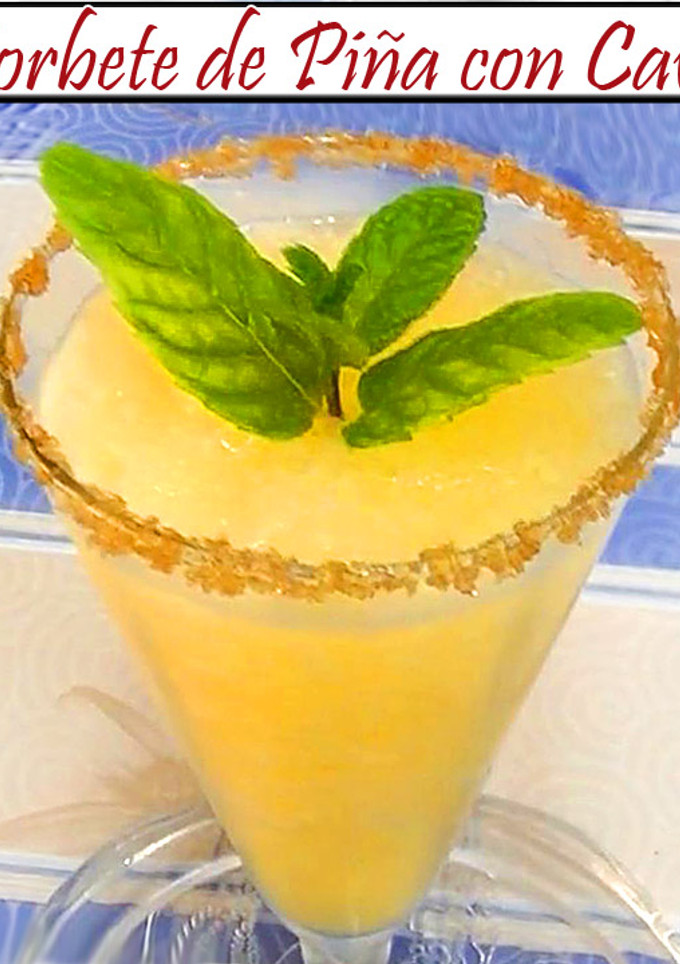 Una foto de Sorbete de piña con cava