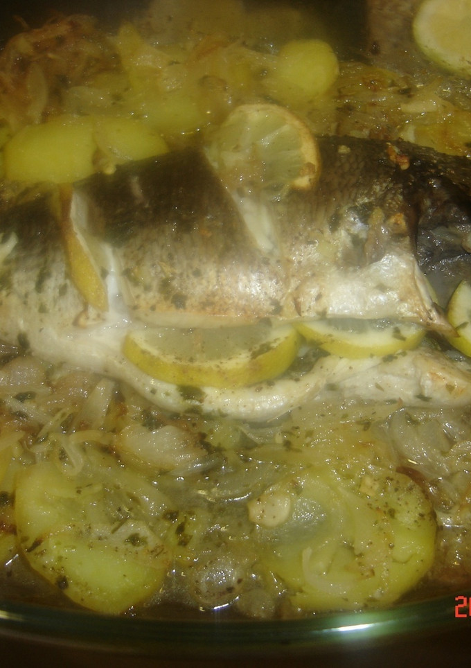 Una foto de Lubina, dorada o besugo al horno