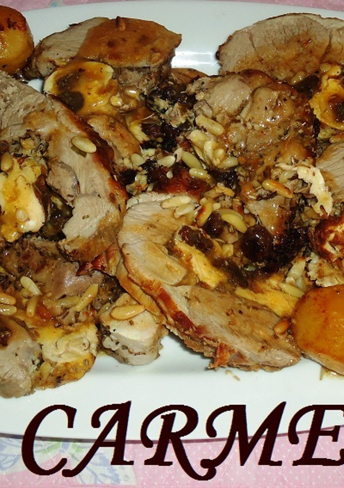 Una foto de Cordero relleno con tortilla y frutos secos