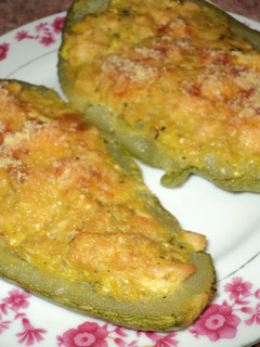 Una foto de Zapallitos italianos rellenos de pollo y mazamorra