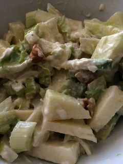 Una foto de Ensalada waldorf navideña