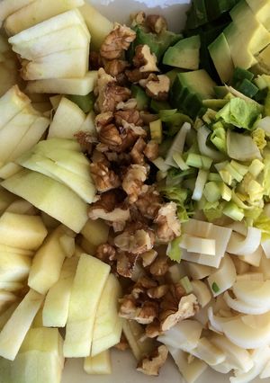 Una foto de Ensalada de Navidad con salsa golf