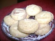 Una foto de polvorones de limón