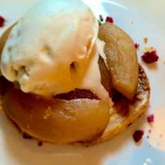 A picture of Tatin de manzana invertida.