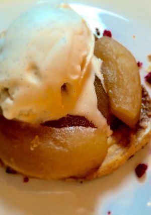 Una foto de Tatin de manzana invertida