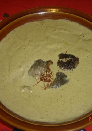 Una foto de Crema de setas con azafrán y curry