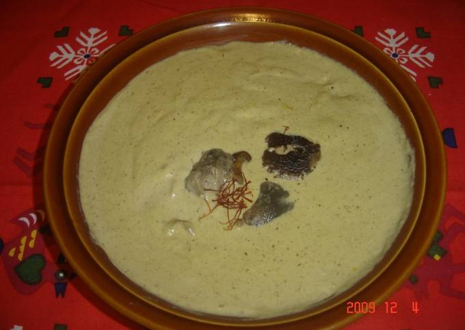 Foto principal de Crema de setas con azafrán y curry