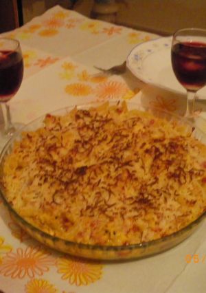 Una foto de Macarrones finos con caramelo de cebollas y pimientos con crema de queso