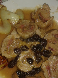 Una foto de Solomillo relleno en salsa de vino moscatel