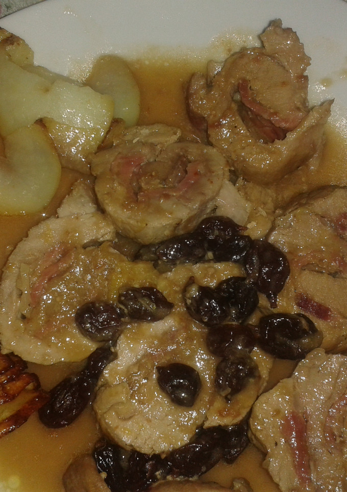 Una foto de Solomillo relleno en salsa de vino moscatel
