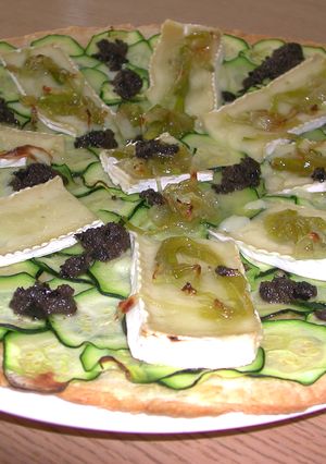 Una foto de Coca de verduras con tapenade