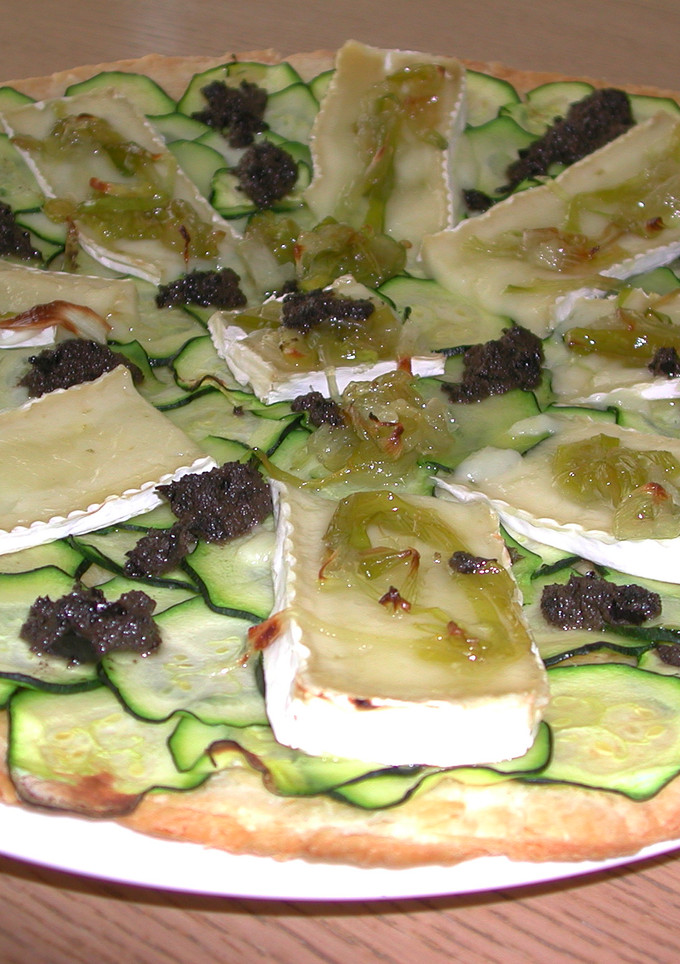 Una foto de Coca de verduras con tapenade