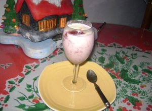 Una foto de Mousse de fresa con yogurt de fresa