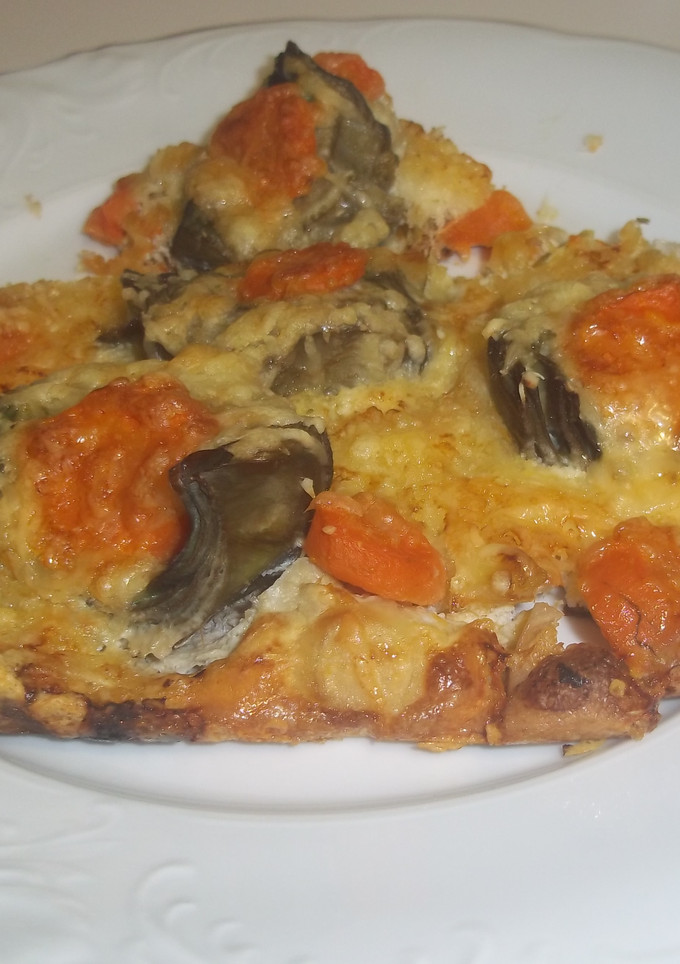 Una foto de Quiche de ajos tiernos, alcachofas y carlota