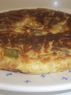 Una foto de Tortilla de cebolla y pimiento verde