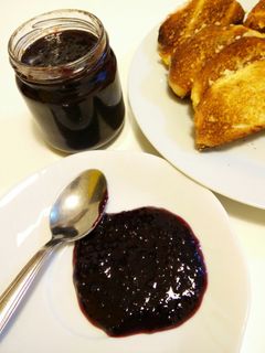 Una foto de Mermelada de mora y pera