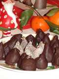 Bombones de higo rellenos con chocolate negro