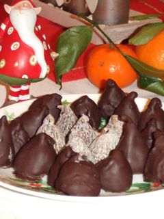 Una foto de Bombones de higo rellenos con chocolate negro