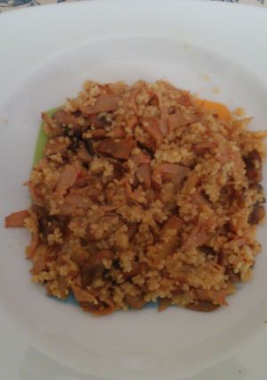 Foto principal de Cuscús con especias, champiñones y cebolla