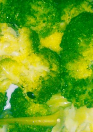 Una foto de Brócoli con mantequilla
