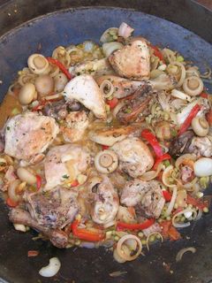 Una foto de Pollo al disco con verduras
