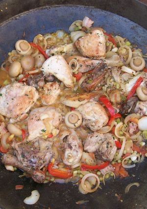 Una foto de Pollo al disco con verduras