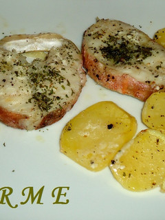 Una foto de Rosada al horno con cebolla y patatas
