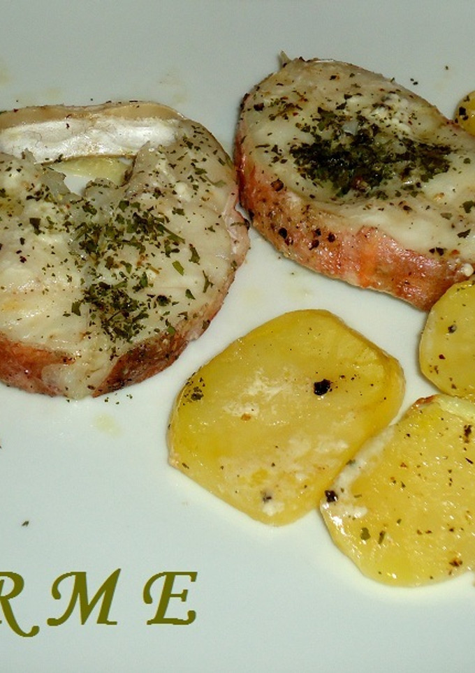 Una foto de Rosada al horno con cebolla y patatas
