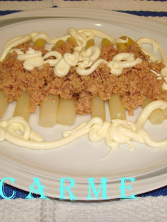 Una foto de Ensalada de espárragos, con atún y salsa mahonesa