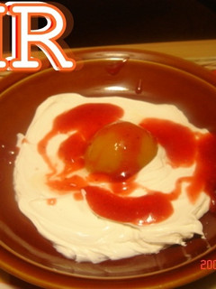 Una foto de Huevo frito " de postreee "