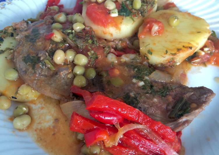 bife de carne con cebolla y huevo