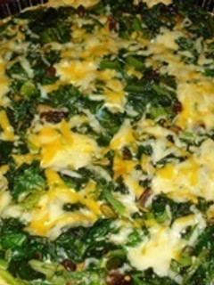 Una foto de Quiche de Espinacas, pasas y piñones