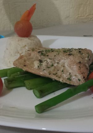 Una foto de Salmón al horno con salsa de cítricos