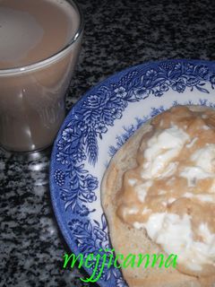 Una foto de Molletes con frijoles