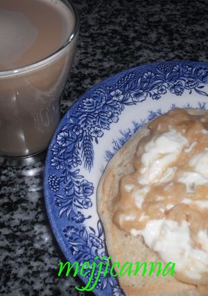 Una foto de Molletes con frijoles