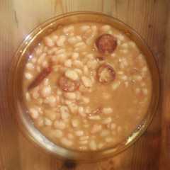 Una foto de Alubias con espinacas y chorizo