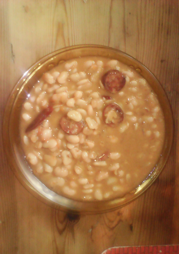Una foto de Alubias con espinacas y chorizo