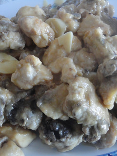 Una foto de Pollo al ajillo estofado