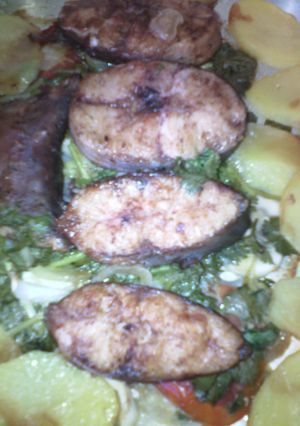 Una foto de Pescado al horno con verduras