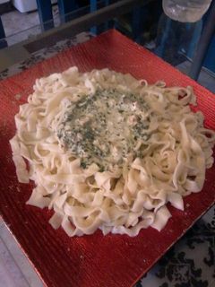 Una foto de Tallarines al pesto con nueces