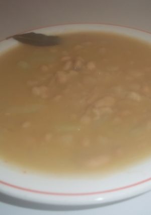 Una foto de Judias blancas estofadas